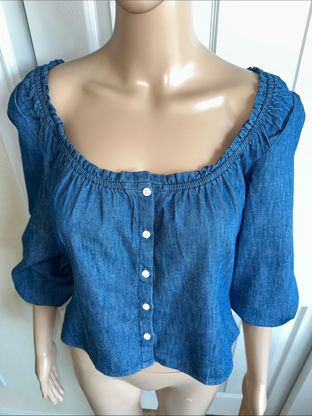 NWT 100% Cotton Old Navy Blue Denim Peasant Button-Front Blouse Size Medium. - Picture 4 of 14